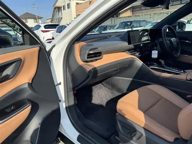 トヨタ クラウン スポーツ Z 熊本県 2024(令6)年 3万km プレシャスホワイトパール ・ワンオーナー/・スマートキー/・プッシュスタート/・プリクラッシュセーフティ/・レーンデパーチャーアラート/・ブラインドスポットモニター/・プロアクティブドライビングアシスト/・リアクロストラフィックアラート/・リアカメラディテクション/・パーキングサポートブレーキ/・後方車両接近告知/・安心降車アシスト/・周辺時車両接近サポート/・道路標識認識/・オートマチックハイビーム/・クルーズコントロール(追従式)/・茶革シート/・前席パワーシート/・前席シートヒーター＆エアシート/・ハンドルヒーター/・純正メモリナビ/　【Bluetooth・USB】/・フルセグTV/・全方位カメラ/・ETC2.0/・ドライブレコーダー(前方録画)/・ワイヤレス充電/ヘッドアップディスプレイ/・パワーバックドア/・LEDヘッドランプ/・LEDフォグランプ/・純正マット/・純正バイザー/・保証書/取説