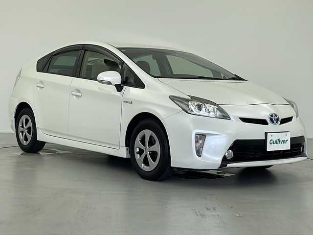 トヨタ プリウス S 岐阜県 2015(平27)年 5.5万km ホワイトパールクリスタルシャイン ALPINE製7インチSDナビ/　(AM/FM/CD/DVD/Bluetooth/フルセグTV)/バックカメラ/ビルトインETC/スマートキー/ステアリングスイッチ/純正アルミホイール/純正フロアマット/純正ドアバイザー/電動格納ミラー/オールオートパワーウィンドウ/オートエアコン