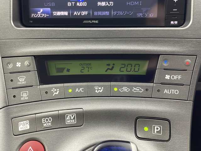 トヨタ プリウス S 岐阜県 2015(平27)年 5.5万km ホワイトパールクリスタルシャイン ALPINE製7インチSDナビ/　(AM/FM/CD/DVD/Bluetooth/フルセグTV)/バックカメラ/ビルトインETC/スマートキー/ステアリングスイッチ/純正アルミホイール/純正フロアマット/純正ドアバイザー/電動格納ミラー/オールオートパワーウィンドウ/オートエアコン