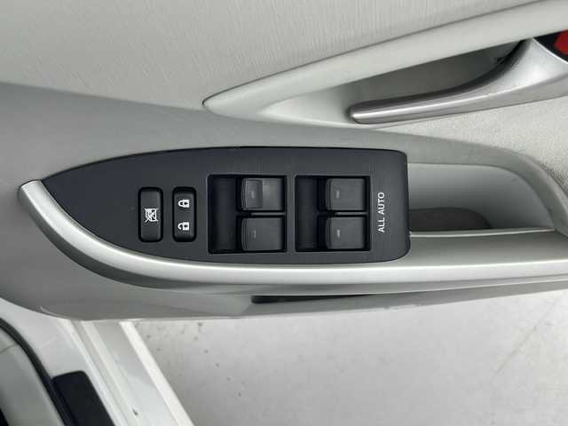 トヨタ プリウス S 岐阜県 2015(平27)年 5.5万km ホワイトパールクリスタルシャイン ALPINE製7インチSDナビ/　(AM/FM/CD/DVD/Bluetooth/フルセグTV)/バックカメラ/ビルトインETC/スマートキー/ステアリングスイッチ/純正アルミホイール/純正フロアマット/純正ドアバイザー/電動格納ミラー/オールオートパワーウィンドウ/オートエアコン