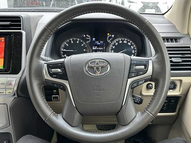 トヨタ ランドクルーザー プラド TX Lパッケージ 佐賀県 2018(平30)年 3.1万km ホワイトパールクリスタルシャイン モデリスタエアロ/ルーフレール/4WD/トヨタセーフティセンス/・プリクラッシュセーフティ/・レーンディパーチャーアラート/・レーダークルーズコントロール/・オートマチックハイビーム/クリアランスソナー/社外8インチナビ/・バックカメラ/・フルセグTV/BT/CD/DVD/ベージュ革シート/前席シートベンチレーション/前席シートヒーター/前席パワーシート/電動格納サードシート/純正19インチAW/LEDヘッドライト/フォグランプ/ETC/エアバックW/サイド/カーテン/スペアキー×１/取扱説明書/保証書