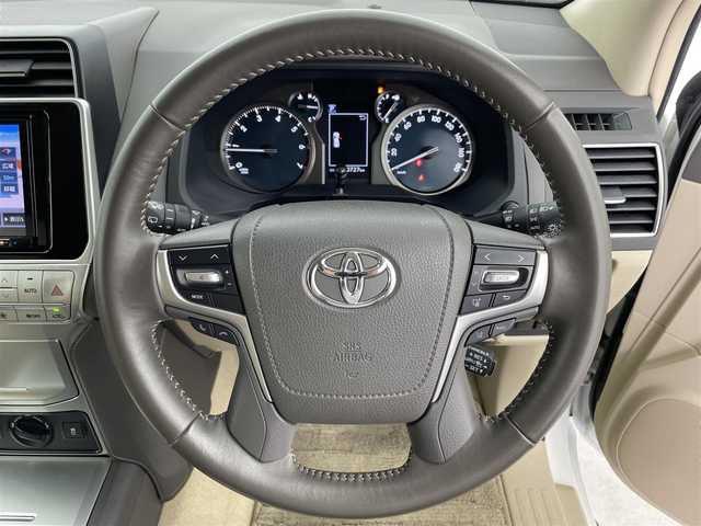 トヨタ ランドクルーザー プラド TX Lパッケージ 富山県 2018(平30)年 3.1万km ホワイトパールクリスタルシャイン モデリスタエアロ/ルーフレール/4WD/トヨタセーフティセンス/・プリクラッシュセーフティ/・レーンディパーチャーアラート/・レーダークルーズコントロール/・オートマチックハイビーム/クリアランスソナー/社外8インチナビ/・バックカメラ/・フルセグTV/BT/CD/DVD/ベージュ革シート/前席シートベンチレーション/前席シートヒーター/前席パワーシート/電動格納サードシート/純正19インチAW/LEDヘッドライト/フォグランプ/ETC/エアバックW/サイド/カーテン/スペアキー×１/取扱説明書/保証書