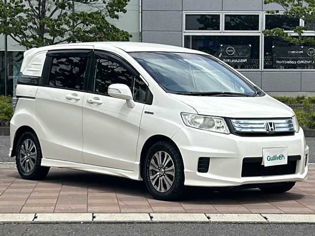 ホンダ フリード スパイク ハイブリット ジャストセレクション 福島県 2012(平24)年 11.7万km プレミアムホワイトパール 純正ナビゲーション/型番：VXM-135VFN/【CD/DVD/SD/TV】/フリップダウンモニター/型番：VM-108N/バックカメラ/ETC/両側電動スライドドア/オートライト/ステアリングリモコン/シートバックテーブル/純正フロアマット/ドアバイザー