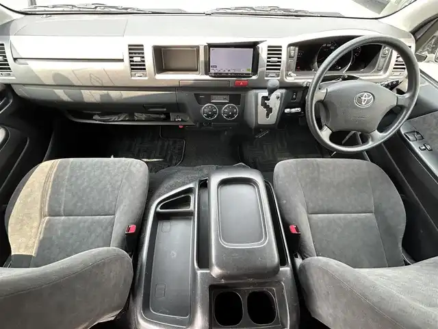 トヨタ ハイエース GL ロング 奈良県 2011(平23)年 4.2万km シルバー フリップダウンモニター１２インチ/ロール式テント（ＦＩＡＭＭＡ　Ｆ４５Ｓ）/片側パワースライドドア/社外ナビ【ＮＲ－ＭＺ０３】（ＣＤ／ＤＶＤ／ＢＴ）/ＡＣ１００Ｖ/ＥＴＣ/スペアキーｘ１/バックカメラ/カーテン後付け/フォグ/純正ドアバイザー/純正フロアマット/オートエアコン