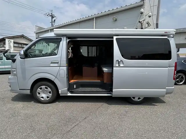 トヨタ ハイエース GL ロング 奈良県 2011(平23)年 4.2万km シルバー フリップダウンモニター１２インチ/ロール式テント（ＦＩＡＭＭＡ　Ｆ４５Ｓ）/片側パワースライドドア/社外ナビ【ＮＲ－ＭＺ０３】（ＣＤ／ＤＶＤ／ＢＴ）/ＡＣ１００Ｖ/ＥＴＣ/スペアキーｘ１/バックカメラ/カーテン後付け/フォグ/純正ドアバイザー/純正フロアマット/オートエアコン
