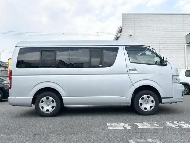 トヨタ ハイエース GL ロング 奈良県 2011(平23)年 4.2万km シルバー フリップダウンモニター１２インチ/ロール式テント（ＦＩＡＭＭＡ　Ｆ４５Ｓ）/片側パワースライドドア/社外ナビ【ＮＲ－ＭＺ０３】（ＣＤ／ＤＶＤ／ＢＴ）/ＡＣ１００Ｖ/ＥＴＣ/スペアキーｘ１/バックカメラ/カーテン後付け/フォグ/純正ドアバイザー/純正フロアマット/オートエアコン