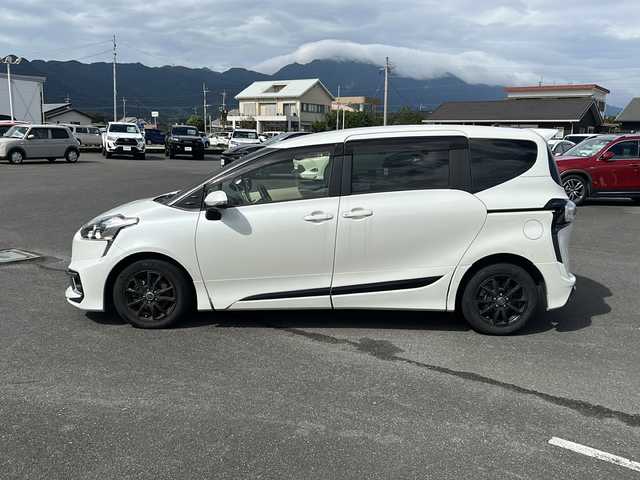 トヨタ シエンタ G 鹿児島県 2015(平27)年 4.1万km ホワイトパールクリスタルシャイン ナビ/TV/Bluetooth接続/バックカメラ/両側パワースライドドア/モデリスタエアロ/社外アルミホイール/レーンキープアシスト/横滑り防止装置/衝突被害軽減システム/スマートキー/プッシュスタート/アイドリングストップ