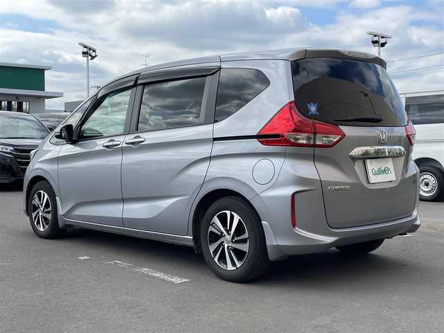 ホンダ フリード G ホンダセンシング 東京都 2017(平29)年 3万km シルバー 純正ナビ/ホンダセンシング/・衝突軽減ブレーキ/・車線維持支援システム/・アダプティブクルーズコントロール/アイドリングストップ/両側パワースライドドア/シートカバー/フルセグTV/・DVD/CD再生機能/・Bluetooth接続/バックカメラ/革巻きステアリング/ETC/LEDヘッドライト/純正15インチアルミホイル/スマートキー/純正ゴムマット