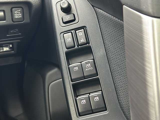 スバル フォレスター 2．0XT アイサイト 宮城県 2012(平24)年 2.5万km サテンホワイトパール 4WD/純正ダイアトーンサウンドナビ/アイサイト/バックカメラ/ETC/レーダークルーズコントロール/レザーシート/パワーシート/シートヒーター/パドルシフト/プッシュスタート/スマートキー/スペアキー/オートライト/フォグランプ/ヘッドライトレベライザー/ドアバイザー/純正フロアマット/純正18インチアルミホイール