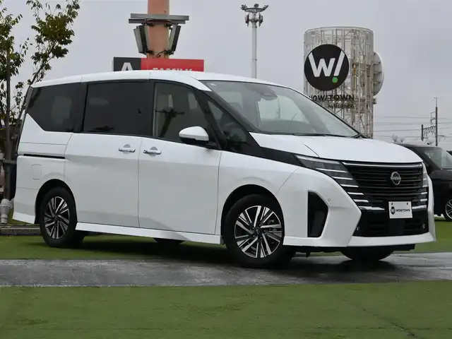 日産 セレナ e－パワー ハイウェイスター V 千葉県 2023(令5)年 4.3万km プリズムホワイト エマージェンシーブレーキ/プロパイロット/インテリジェントクルーズコントロール/インテリジェントルームミラー/ワイヤレス充電/ハンズフリー両側パワースライドドア/純正コネクトナビ/地デジTV/【Bluetooth接続】/【Apple CarPlay　Android Auto対応】/アラウンドビューモニター/革巻きステアリング/ステアリングスイッチ/ETC（2.0）/LEDヘッドライト/フォグライト/ウインカーミラー/コーナーセンサー/純正16インチアルミホイル/サイド/カーテンエアバッグ/インテリジェントキー