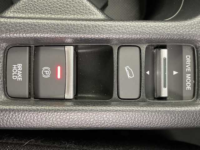 ホンダ ヴェゼル ハイブリッド e:HEV X 新潟県 2024(令6)年 3.6万km プラチナホワイトパール ワンオーナー/ホンダセンシング/　●衝突軽減ブレーキ（CMBS）/　●先行車発進お知らせ機能/　●標識認識機能/　●アダプティブクルーズコントロール（ACC）/　●車線維持支援システム（LKAS）/　●誤発進抑制機能/純正ナビ/バックカメラ/フルセグTV/CD/DVD再生機能/ビルトインETC/前後ドライブレコーダー/オートライト/オートハイビーム/LEDヘッドライト/革巻きステアリング/ステアリングスイッチ/パドルシフト/社外AW（スタッドレス付）積込み/純正フロアマット