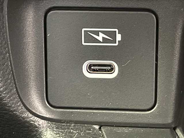 ホンダ ヴェゼル ハイブリッド e:HEV X 新潟県 2024(令6)年 3.6万km プラチナホワイトパール ワンオーナー/ホンダセンシング/　●衝突軽減ブレーキ（CMBS）/　●先行車発進お知らせ機能/　●標識認識機能/　●アダプティブクルーズコントロール（ACC）/　●車線維持支援システム（LKAS）/　●誤発進抑制機能/純正ナビ/バックカメラ/フルセグTV/CD/DVD再生機能/ビルトインETC/前後ドライブレコーダー/オートライト/オートハイビーム/LEDヘッドライト/革巻きステアリング/ステアリングスイッチ/パドルシフト/社外AW（スタッドレス付）積込み/純正フロアマット