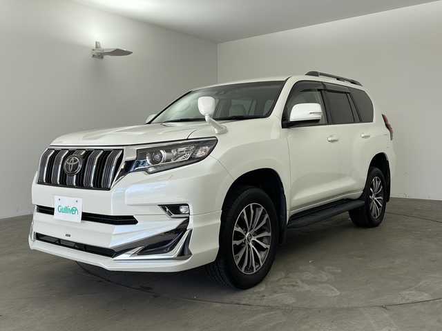 トヨタ ランドクルーザー プラド TX Lパッケージ 兵庫県 2018(平30)年 4.1万km ホワイトパールクリスタルシャイン ・純正ナビ/Bluetooth/CD/DVD/SD/TV/・バックカメラ/・トヨタセーフティセンス/・プリクラッシュセーフティ/・レーンディパーチャーアラート/・オートマチックハイビーム/・レーダークルーズコントロール/・VSC＆TRC（トラクションコントロール）/・ヒルスタートアシストコントロール（HAC）/・電動センターデフロック/・ウッドコンビステアリング/・ステアリングスイッチ/・オートワイパー/・オールオートパワーウィンドウ/・左右独立エアコン/・自動防眩ミラー/・ウインカーミラー/・革シート/・前席パワーシート/・前席シートヒーター/・前席ベンチレーション/・純正フロアマット/・LEDヘッドライト/・フォグランプ/・純正アルミホイールタイヤ/・モデリスタエアロ/・ルーフレール/・純正ドライブレコーダー/・ビルトインETC/・スマートキー/・スペアキー/・取扱説明書