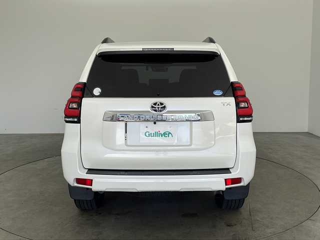 トヨタ ランドクルーザー プラド TX Lパッケージ 兵庫県 2018(平30)年 4.1万km ホワイトパールクリスタルシャイン ・純正ナビ/Bluetooth/CD/DVD/SD/TV/・バックカメラ/・トヨタセーフティセンス/・プリクラッシュセーフティ/・レーンディパーチャーアラート/・オートマチックハイビーム/・レーダークルーズコントロール/・VSC＆TRC（トラクションコントロール）/・ヒルスタートアシストコントロール（HAC）/・電動センターデフロック/・ウッドコンビステアリング/・ステアリングスイッチ/・オートワイパー/・オールオートパワーウィンドウ/・左右独立エアコン/・自動防眩ミラー/・ウインカーミラー/・革シート/・前席パワーシート/・前席シートヒーター/・前席ベンチレーション/・純正フロアマット/・LEDヘッドライト/・フォグランプ/・純正アルミホイールタイヤ/・モデリスタエアロ/・ルーフレール/・純正ドライブレコーダー/・ビルトインETC/・スマートキー/・スペアキー/・取扱説明書