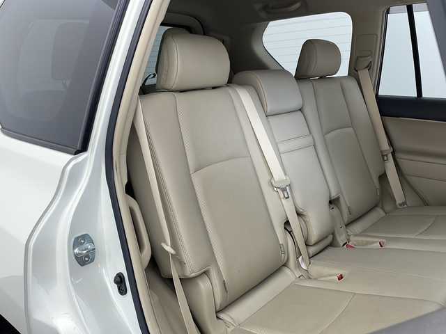 トヨタ ランドクルーザー プラド TX Lパッケージ 兵庫県 2018(平30)年 4.1万km ホワイトパールクリスタルシャイン ・純正ナビ/Bluetooth/CD/DVD/SD/TV/・バックカメラ/・トヨタセーフティセンス/・プリクラッシュセーフティ/・レーンディパーチャーアラート/・オートマチックハイビーム/・レーダークルーズコントロール/・VSC＆TRC（トラクションコントロール）/・ヒルスタートアシストコントロール（HAC）/・電動センターデフロック/・ウッドコンビステアリング/・ステアリングスイッチ/・オートワイパー/・オールオートパワーウィンドウ/・左右独立エアコン/・自動防眩ミラー/・ウインカーミラー/・革シート/・前席パワーシート/・前席シートヒーター/・前席ベンチレーション/・純正フロアマット/・LEDヘッドライト/・フォグランプ/・純正アルミホイールタイヤ/・モデリスタエアロ/・ルーフレール/・純正ドライブレコーダー/・ビルトインETC/・スマートキー/・スペアキー/・取扱説明書