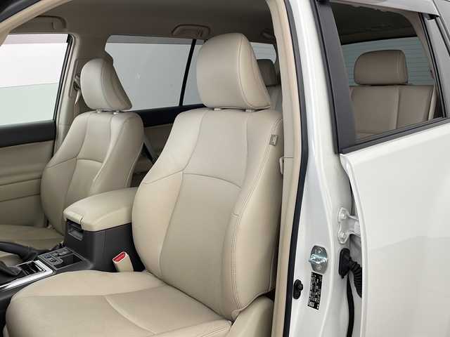 トヨタ ランドクルーザー プラド TX Lパッケージ 兵庫県 2018(平30)年 4.1万km ホワイトパールクリスタルシャイン ・純正ナビ/Bluetooth/CD/DVD/SD/TV/・バックカメラ/・トヨタセーフティセンス/・プリクラッシュセーフティ/・レーンディパーチャーアラート/・オートマチックハイビーム/・レーダークルーズコントロール/・VSC＆TRC（トラクションコントロール）/・ヒルスタートアシストコントロール（HAC）/・電動センターデフロック/・ウッドコンビステアリング/・ステアリングスイッチ/・オートワイパー/・オールオートパワーウィンドウ/・左右独立エアコン/・自動防眩ミラー/・ウインカーミラー/・革シート/・前席パワーシート/・前席シートヒーター/・前席ベンチレーション/・純正フロアマット/・LEDヘッドライト/・フォグランプ/・純正アルミホイールタイヤ/・モデリスタエアロ/・ルーフレール/・純正ドライブレコーダー/・ビルトインETC/・スマートキー/・スペアキー/・取扱説明書