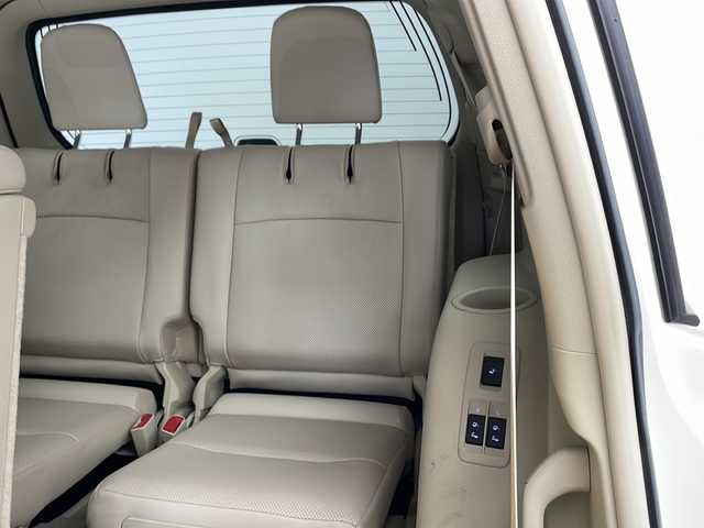 トヨタ ランドクルーザー プラド TX Lパッケージ 兵庫県 2018(平30)年 4.1万km ホワイトパールクリスタルシャイン ・純正ナビ/Bluetooth/CD/DVD/SD/TV/・バックカメラ/・トヨタセーフティセンス/・プリクラッシュセーフティ/・レーンディパーチャーアラート/・オートマチックハイビーム/・レーダークルーズコントロール/・VSC＆TRC（トラクションコントロール）/・ヒルスタートアシストコントロール（HAC）/・電動センターデフロック/・ウッドコンビステアリング/・ステアリングスイッチ/・オートワイパー/・オールオートパワーウィンドウ/・左右独立エアコン/・自動防眩ミラー/・ウインカーミラー/・革シート/・前席パワーシート/・前席シートヒーター/・前席ベンチレーション/・純正フロアマット/・LEDヘッドライト/・フォグランプ/・純正アルミホイールタイヤ/・モデリスタエアロ/・ルーフレール/・純正ドライブレコーダー/・ビルトインETC/・スマートキー/・スペアキー/・取扱説明書