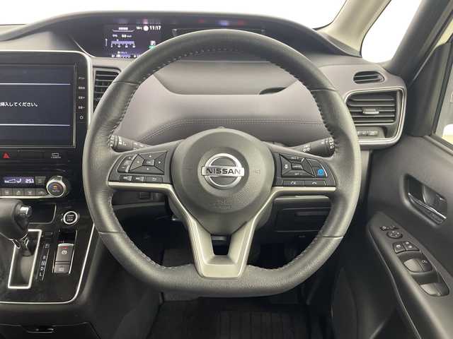 日産 セレナ ハイウェイスター V 埼玉県 2021(令3)年 5.1万km ブリリアントホワイトパール 純正ナビ/フルセグテレビ/全方位カメラ/純正フリップダウンモニター/両側パワースライドドア/プロパイロット/ビルトインETC/前方ドライブレコーダー/デジタルインナーミラー/ブラインドスポットモニター/レーダークルーズコントロール/衝突被害軽減ブレーキ/クリアランスソナー/電子パーキングシステム/ブレーキホールド/プッシュスタート/オートLEDライト/純正フロアマット/純正16インチアルミホイール