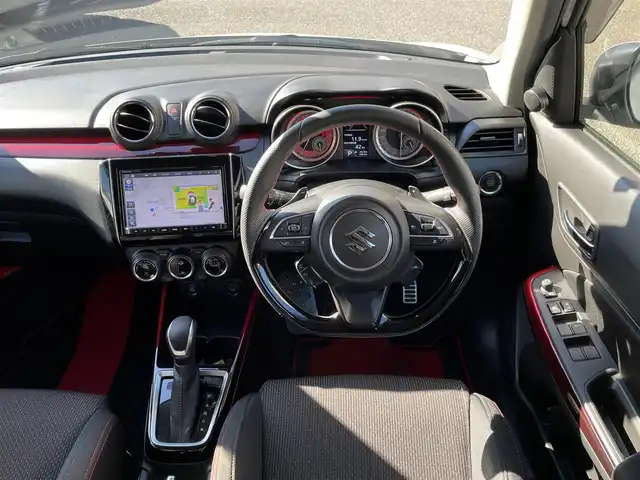 スズキ スイフト スポーツ 神奈川県 2024(令6)年 1.3万km ピュアホワイトP ワンオーナー/純正8インチメモリーナビ・地デジTV/純正CD/DVD/SD/MSV/USB/BT/バック・サイドカメラ/ETC/前後ドライブレコーダー/運転シートヒーター/純正17インチAW/LEDライト/レーダークルーズコントロール/衝突軽減ブレーキ・LKA・コーナーセンサー/パドルシフト/ステアリングスイッチ/プッシュスタート/スマートキー×2/R6年ディーラー整備記録/保証書・取説あり