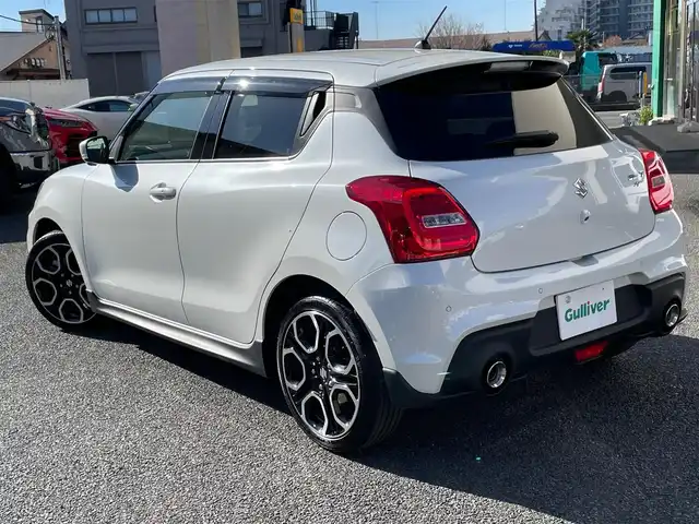 スズキ スイフト スポーツ 神奈川県 2024(令6)年 1.3万km ピュアホワイトP ワンオーナー/純正8インチメモリーナビ・地デジTV/純正CD/DVD/SD/MSV/USB/BT/バック・サイドカメラ/ETC/前後ドライブレコーダー/運転シートヒーター/純正17インチAW/LEDライト/レーダークルーズコントロール/衝突軽減ブレーキ・LKA・コーナーセンサー/パドルシフト/ステアリングスイッチ/プッシュスタート/スマートキー×2/R6年ディーラー整備記録/保証書・取説あり