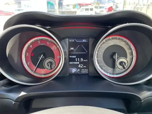 スズキ スイフト スポーツ 神奈川県 2024(令6)年 1.3万km ピュアホワイトP ワンオーナー/純正8インチメモリーナビ・地デジTV/純正CD/DVD/SD/MSV/USB/BT/バック・サイドカメラ/ETC/前後ドライブレコーダー/運転シートヒーター/純正17インチAW/LEDライト/レーダークルーズコントロール/衝突軽減ブレーキ・LKA・コーナーセンサー/パドルシフト/ステアリングスイッチ/プッシュスタート/スマートキー×2/R6年ディーラー整備記録/保証書・取説あり