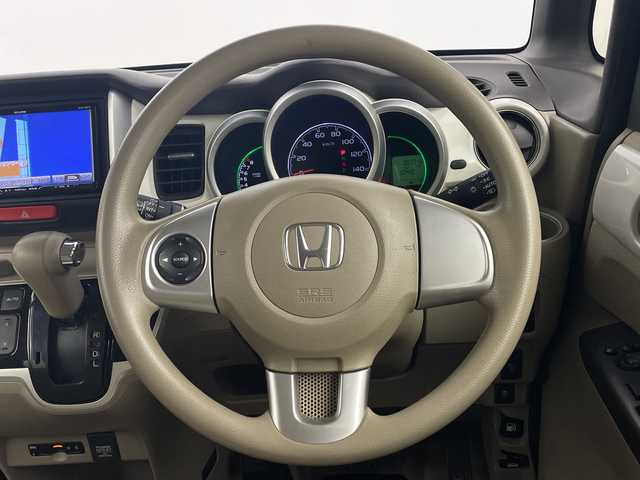 ホンダ Ｎ ＢＯＸ G Lパッケージ 鹿児島県 2016(平28)年 5.8万km プレミアムアイボリーパール2トーン 社外ナビ/（CD/BT/フルセグTV）/バックカメラ/アイドリングストップ/片側パワスラ/ステアリングスイッチ/スマートキー/プッシュスタート/ビルトインETC/チップアップシート/保証書、取説/スペアキー/純正フロアマット