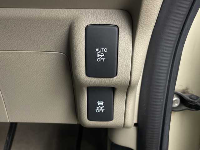 ホンダ Ｎ ＢＯＸ G Lパッケージ 鹿児島県 2016(平28)年 5.8万km プレミアムアイボリーパール2トーン 社外ナビ/（CD/BT/フルセグTV）/バックカメラ/アイドリングストップ/片側パワスラ/ステアリングスイッチ/スマートキー/プッシュスタート/ビルトインETC/チップアップシート/保証書、取説/スペアキー/純正フロアマット