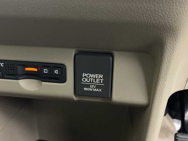 ホンダ Ｎ ＢＯＸ G Lパッケージ 鹿児島県 2016(平28)年 5.8万km プレミアムアイボリーパール2トーン 社外ナビ/（CD/BT/フルセグTV）/バックカメラ/アイドリングストップ/片側パワスラ/ステアリングスイッチ/スマートキー/プッシュスタート/ビルトインETC/チップアップシート/保証書、取説/スペアキー/純正フロアマット