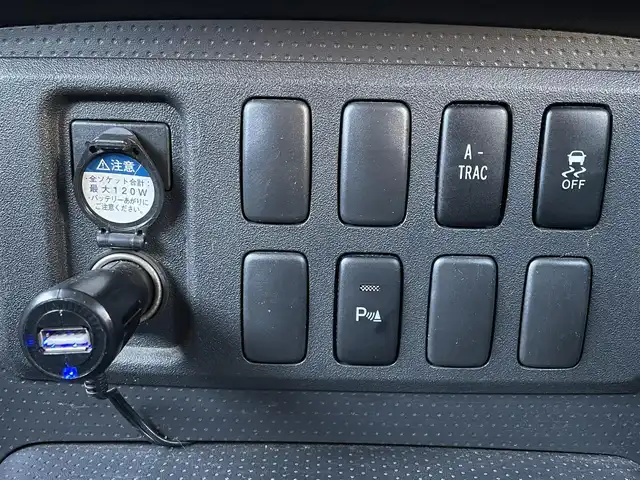 トヨタ ＦＪクルーザー ブラックカラーパッケージ 群馬県 2013(平25)年 12.5万km ブラック/ホワイト ワンオーナー/社外リフトアップ(3インチ)/社外ルーフ作業灯/社外リア作業灯/クルーズコントロール/アクティブトラクションコントロール/リアパーキングセンサー/純正ナビ（NSZT-W62G）/フルセグTV/CD/DVD/Bluetooth/バックカメラ/ETC/リモコンキー/スペアキー/社外16インチAW/背面タイヤ/純正フロアマット/W/サイド/カーテンエアバッグ/ABS/保証書/取扱説明書