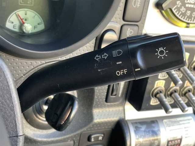 トヨタ ＦＪクルーザー ブラックカラーパッケージ 群馬県 2013(平25)年 12.5万km ブラック/ホワイト ワンオーナー/社外リフトアップ(3インチ)/社外ルーフ作業灯/社外リア作業灯/クルーズコントロール/アクティブトラクションコントロール/リアパーキングセンサー/純正ナビ（NSZT-W62G）/フルセグTV/CD/DVD/Bluetooth/バックカメラ/ETC/リモコンキー/スペアキー/社外16インチAW/背面タイヤ/純正フロアマット/W/サイド/カーテンエアバッグ/ABS/保証書/取扱説明書