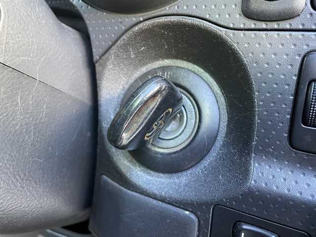 トヨタ ＦＪクルーザー ブラックカラーパッケージ 群馬県 2013(平25)年 12.5万km ブラック/ホワイト ワンオーナー/社外リフトアップ(3インチ)/社外ルーフ作業灯/社外リア作業灯/クルーズコントロール/アクティブトラクションコントロール/リアパーキングセンサー/純正ナビ（NSZT-W62G）/フルセグTV/CD/DVD/Bluetooth/バックカメラ/ETC/リモコンキー/スペアキー/社外16インチAW/背面タイヤ/純正フロアマット/W/サイド/カーテンエアバッグ/ABS/保証書/取扱説明書