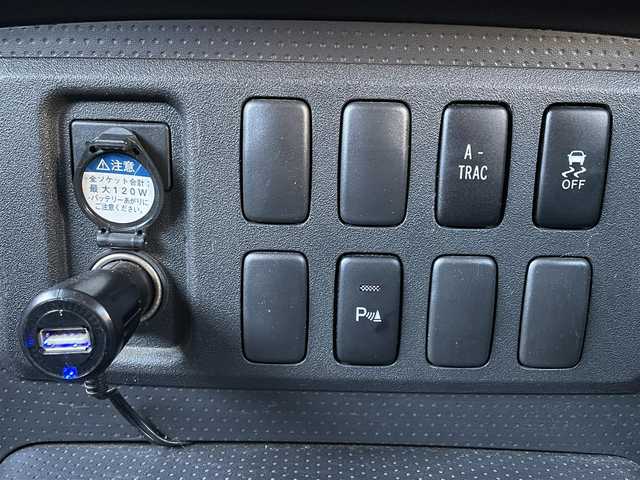 トヨタ ＦＪクルーザー ブラックカラーパッケージ 群馬県 2013(平25)年 12.5万km ブラック/ホワイト ワンオーナー/社外リフトアップ(3インチ)/社外ルーフ作業灯/社外リア作業灯/クルーズコントロール/アクティブトラクションコントロール/リアパーキングセンサー/純正ナビ（NSZT-W62G）/フルセグTV/CD/DVD/Bluetooth/バックカメラ/ETC/リモコンキー/スペアキー/社外16インチAW/背面タイヤ/純正フロアマット/W/サイド/カーテンエアバッグ/ABS/保証書/取扱説明書