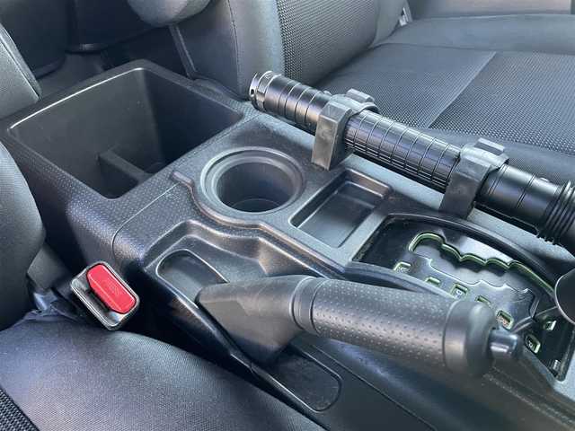 トヨタ ＦＪクルーザー ブラックカラーパッケージ 群馬県 2013(平25)年 12.5万km ブラック/ホワイト ワンオーナー/社外リフトアップ(3インチ)/社外ルーフ作業灯/社外リア作業灯/クルーズコントロール/アクティブトラクションコントロール/リアパーキングセンサー/純正ナビ（NSZT-W62G）/フルセグTV/CD/DVD/Bluetooth/バックカメラ/ETC/リモコンキー/スペアキー/社外16インチAW/背面タイヤ/純正フロアマット/W/サイド/カーテンエアバッグ/ABS/保証書/取扱説明書