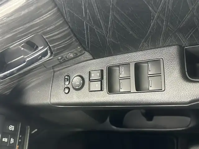ホンダ オデッセイ アブソルート 愛知県 2013(平25)年 6.1万km プレミアムヴィーナスブラックP 純正ナビ　/（フルセグ／Bluetooth）　/フリップダウンモニター　/クルーズコントロール　/パドルシフト　/バックモニター　/両側パワースライドドア　/ハーフレザーシート　/ドライブレコーダー　/ETC　/純正AW