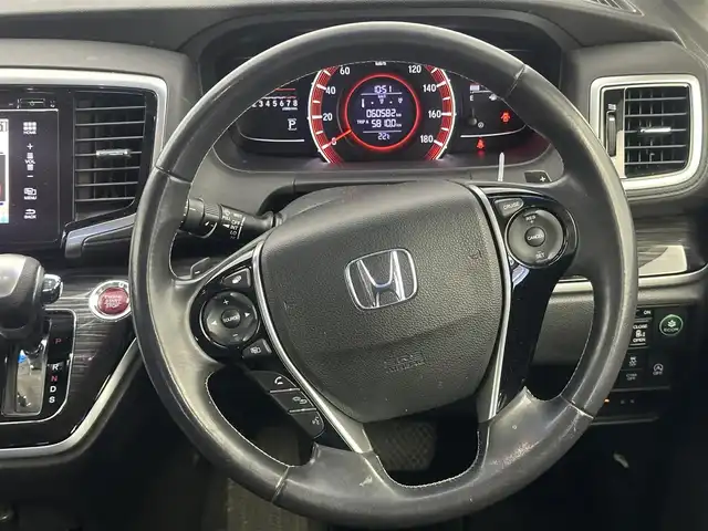 ホンダ オデッセイ アブソルート 愛知県 2013(平25)年 6.1万km プレミアムヴィーナスブラックP 純正ナビ　/（フルセグ／Bluetooth）　/フリップダウンモニター　/クルーズコントロール　/パドルシフト　/バックモニター　/両側パワースライドドア　/ハーフレザーシート　/ドライブレコーダー　/ETC　/純正AW