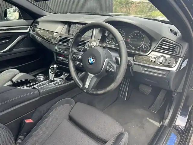 ＢＭＷ ５２３ｉ Mスポーツ 福岡県 2016(平28)年 5.6万km サファイアブラックP サンルーフ/アダプティブクルーズコントロール/3Ddesignマフラー/インテリジェントセーフティ/レーンディパーチャーウォーニング/純正ナビ/フルセグTV/バックカメラ/Bluetooth/オートライト/ステアリングスイッチ/パドルシフト　/前席パワーシート　/純正１８インチアルミホイール　/ミラー一体型ＥＴＣ/取扱説明書/保証書