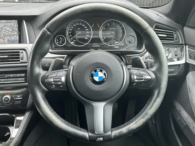 ＢＭＷ ５２３ｉ Mスポーツ 福岡県 2016(平28)年 5.6万km サファイアブラックP サンルーフ/アダプティブクルーズコントロール/3Ddesignマフラー/インテリジェントセーフティ/レーンディパーチャーウォーニング/純正ナビ/フルセグTV/バックカメラ/Bluetooth/オートライト/ステアリングスイッチ/パドルシフト　/前席パワーシート　/純正１８インチアルミホイール　/ミラー一体型ＥＴＣ/取扱説明書/保証書