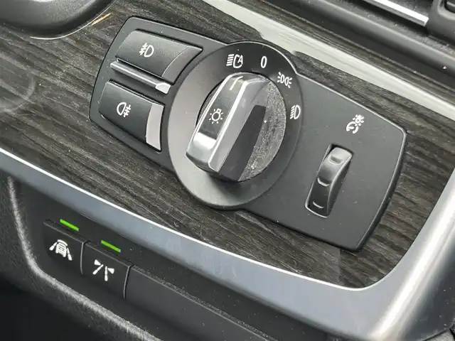 ＢＭＷ ５２３ｉ Mスポーツ 福岡県 2016(平28)年 5.6万km サファイアブラックP サンルーフ/アダプティブクルーズコントロール/3Ddesignマフラー/インテリジェントセーフティ/レーンディパーチャーウォーニング/純正ナビ/フルセグTV/バックカメラ/Bluetooth/オートライト/ステアリングスイッチ/パドルシフト　/前席パワーシート　/純正１８インチアルミホイール　/ミラー一体型ＥＴＣ/取扱説明書/保証書