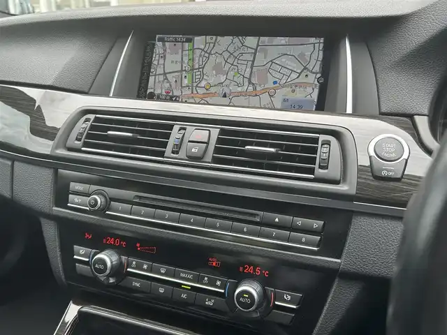 ＢＭＷ ５２３ｉ Mスポーツ 福岡県 2016(平28)年 5.6万km サファイアブラックP サンルーフ/アダプティブクルーズコントロール/3Ddesignマフラー/インテリジェントセーフティ/レーンディパーチャーウォーニング/純正ナビ/フルセグTV/バックカメラ/Bluetooth/オートライト/ステアリングスイッチ/パドルシフト　/前席パワーシート　/純正１８インチアルミホイール　/ミラー一体型ＥＴＣ/取扱説明書/保証書