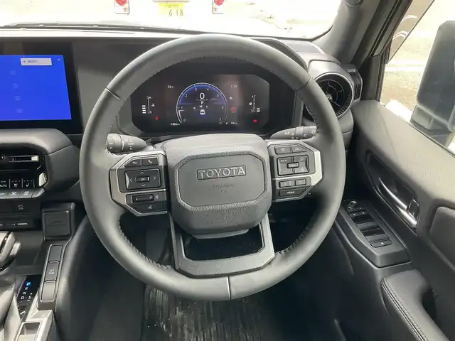 トヨタ ランドクルーザー ２５０ VX 滋賀県 2024(令6)年 0.2万km プラチナホワイトパールマイカ ワンオーナー/令和9年10月まで/モデリスタエアロ/フロントバンパーガード/リアバンパーガーニッシュ/オーバーフェンダー/リアスポイラー/トヨタセーティセンス/ブラインドスポットモニター/パーキングサポートブレーキ/12.3インチディスプレイオーディオ/パノラミックビューモニター/ETC2.0/デジタルインナーミラー/サンルーフ/ブラックレザーシート/パワーシート、シートヒーター/パワーバックドア/スペアキー有り/取扱説明書、保証書/