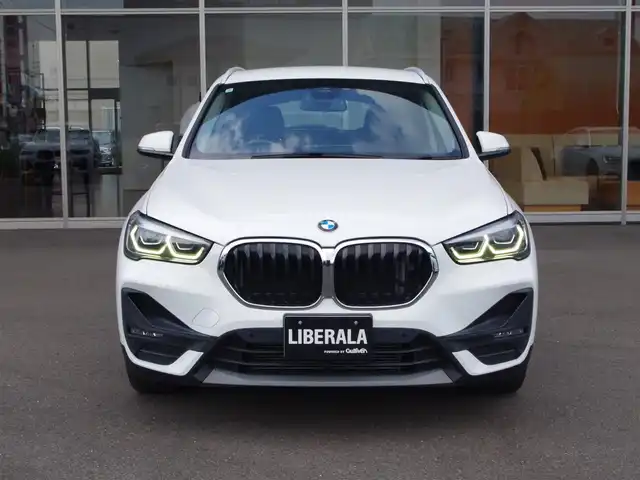 ＢＭＷ Ｘ１ xDrive 18d 岐阜県 2020(令2)年 5.6万km 白 コンフォートパッケージ/メーカーナビ/ Bluetooth CD DVD FM AM USB/ドライビング・アシスト/レーン・ディパーチャー・ウォーニング（車線逸脱警告システム）/前車接近警告機能/衝突回避・被害軽減ブレーキ/バーキングアシスト/リアビューカメラ/ルーフレール/パワーシート/パワーバックドア