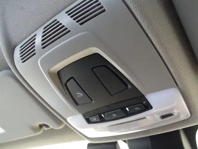 ＢＭＷ Ｘ１ xDrive 18d 岐阜県 2020(令2)年 5.6万km 白 コンフォートパッケージ/メーカーナビ/ Bluetooth CD DVD FM AM USB/ドライビング・アシスト/レーン・ディパーチャー・ウォーニング（車線逸脱警告システム）/前車接近警告機能/衝突回避・被害軽減ブレーキ/バーキングアシスト/リアビューカメラ/ルーフレール/パワーシート/パワーバックドア