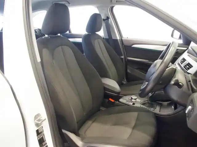 ＢＭＷ Ｘ１ xDrive 18d 岐阜県 2020(令2)年 5.6万km 白 コンフォートパッケージ/メーカーナビ/ Bluetooth CD DVD FM AM USB/ドライビング・アシスト/レーン・ディパーチャー・ウォーニング（車線逸脱警告システム）/前車接近警告機能/衝突回避・被害軽減ブレーキ/バーキングアシスト/リアビューカメラ/ルーフレール/パワーシート/パワーバックドア
