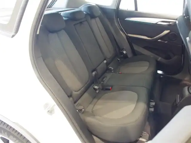 ＢＭＷ Ｘ１ xDrive 18d 岐阜県 2020(令2)年 5.6万km 白 コンフォートパッケージ/メーカーナビ/ Bluetooth CD DVD FM AM USB/ドライビング・アシスト/レーン・ディパーチャー・ウォーニング（車線逸脱警告システム）/前車接近警告機能/衝突回避・被害軽減ブレーキ/バーキングアシスト/リアビューカメラ/ルーフレール/パワーシート/パワーバックドア