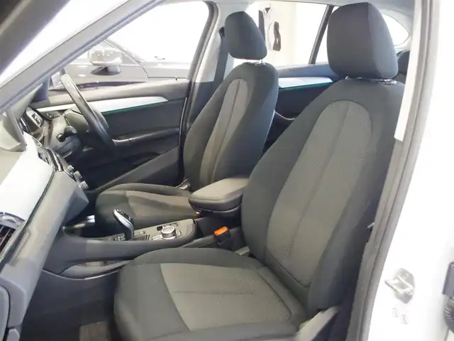 ＢＭＷ Ｘ１ xDrive 18d 岐阜県 2020(令2)年 5.6万km 白 コンフォートパッケージ/メーカーナビ/ Bluetooth CD DVD FM AM USB/ドライビング・アシスト/レーン・ディパーチャー・ウォーニング（車線逸脱警告システム）/前車接近警告機能/衝突回避・被害軽減ブレーキ/バーキングアシスト/リアビューカメラ/ルーフレール/パワーシート/パワーバックドア