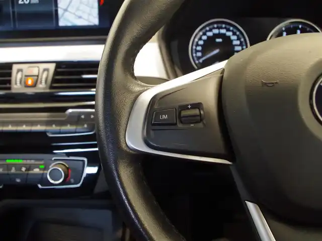 ＢＭＷ Ｘ１ xDrive 18d 岐阜県 2020(令2)年 5.6万km 白 コンフォートパッケージ/メーカーナビ/ Bluetooth CD DVD FM AM USB/ドライビング・アシスト/レーン・ディパーチャー・ウォーニング（車線逸脱警告システム）/前車接近警告機能/衝突回避・被害軽減ブレーキ/バーキングアシスト/リアビューカメラ/ルーフレール/パワーシート/パワーバックドア