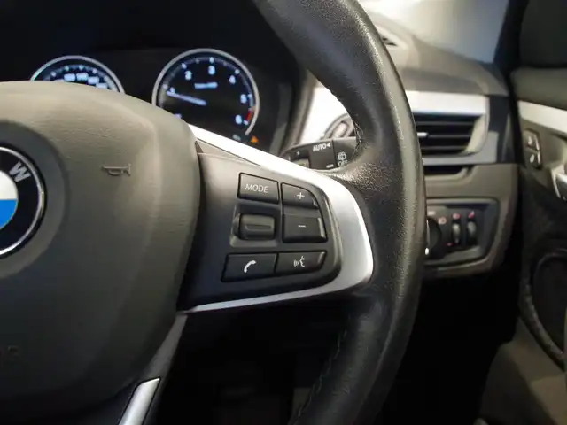 ＢＭＷ Ｘ１ xDrive 18d 岐阜県 2020(令2)年 5.6万km 白 コンフォートパッケージ/メーカーナビ/ Bluetooth CD DVD FM AM USB/ドライビング・アシスト/レーン・ディパーチャー・ウォーニング（車線逸脱警告システム）/前車接近警告機能/衝突回避・被害軽減ブレーキ/バーキングアシスト/リアビューカメラ/ルーフレール/パワーシート/パワーバックドア