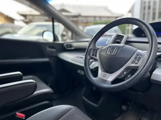 ホンダ フリード ハイブリット ジャストセレクション 宮崎県 2014(平26)年 9.7万km プレミアムスパークルブラックパール /ナビ(VXM-155VSi)//TV/CD/DVD/Bluetooth//ビルトインETC//クルーズコントロール//バックカメラ//両側パワースライドドア//純正フロアマット//純正アルミホイール//ドアバイザー//電格ウィンカーミラー//ステアリングスイッチ//オートライト