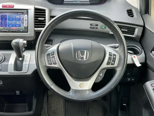 ホンダ フリード ハイブリット ジャストセレクション 宮崎県 2014(平26)年 9.7万km プレミアムスパークルブラックパール /ナビ(VXM-155VSi)//TV/CD/DVD/Bluetooth//ビルトインETC//クルーズコントロール//バックカメラ//両側パワースライドドア//純正フロアマット//純正アルミホイール//ドアバイザー//電格ウィンカーミラー//ステアリングスイッチ//オートライト