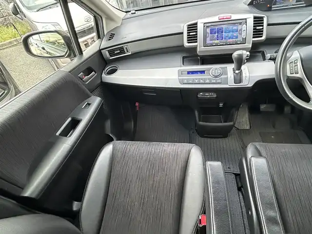 ホンダ フリード ハイブリット ジャストセレクション 宮崎県 2014(平26)年 9.7万km プレミアムスパークルブラックパール /ナビ(VXM-155VSi)//TV/CD/DVD/Bluetooth//ビルトインETC//クルーズコントロール//バックカメラ//両側パワースライドドア//純正フロアマット//純正アルミホイール//ドアバイザー//電格ウィンカーミラー//ステアリングスイッチ//オートライト